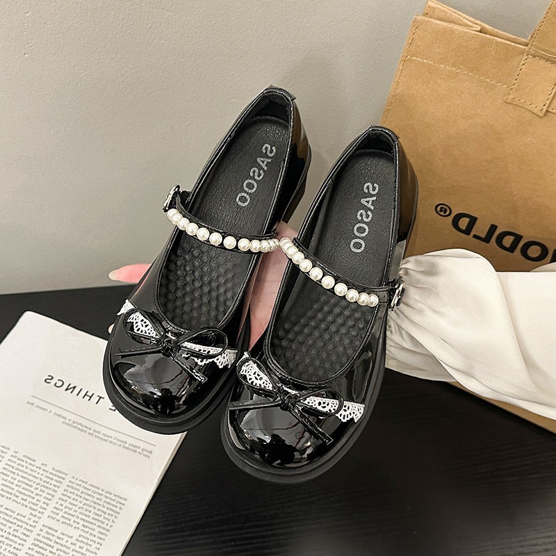 Sepatu Wanita Klasik, Ujung Bu - Leather Classic Strap ulasan dan harga