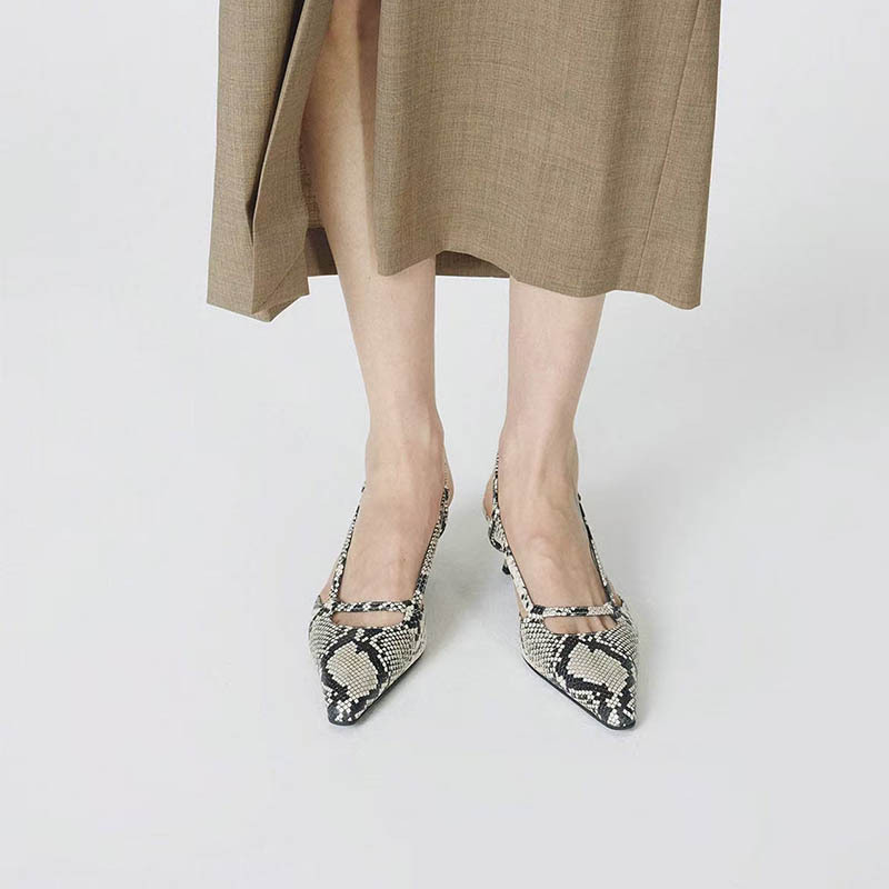 Sepatu Wanita Hak Rendah Tipis - Leather Classic Strap ulasan dan harga